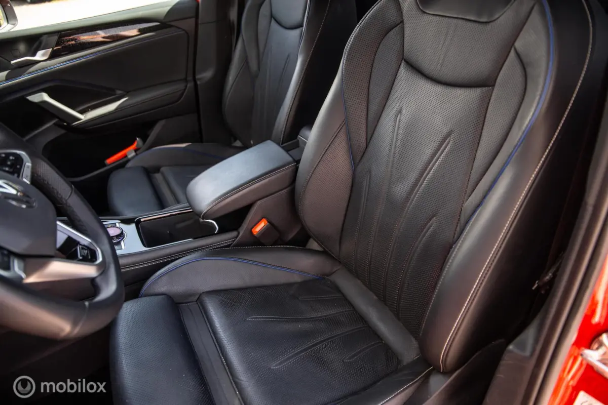 1.5 eHybrid R-Line|Leer|Massage|Trekh.|IQ|NL-auto|Stoelventilatie|Black-Style