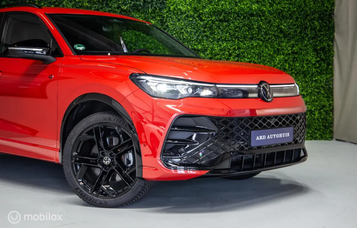1.5 eHybrid R-Line|Leer|Massage|Trekh.|IQ|NL-auto|Stoelventilatie|Black-Style