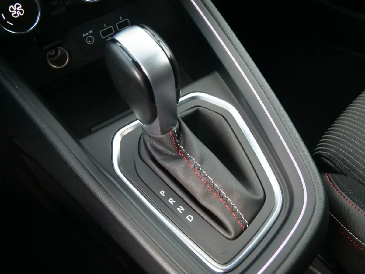 1.3 TCe R.S. Line 131 Pk Automaat DAB / Apple Carplay / Camera / Navi