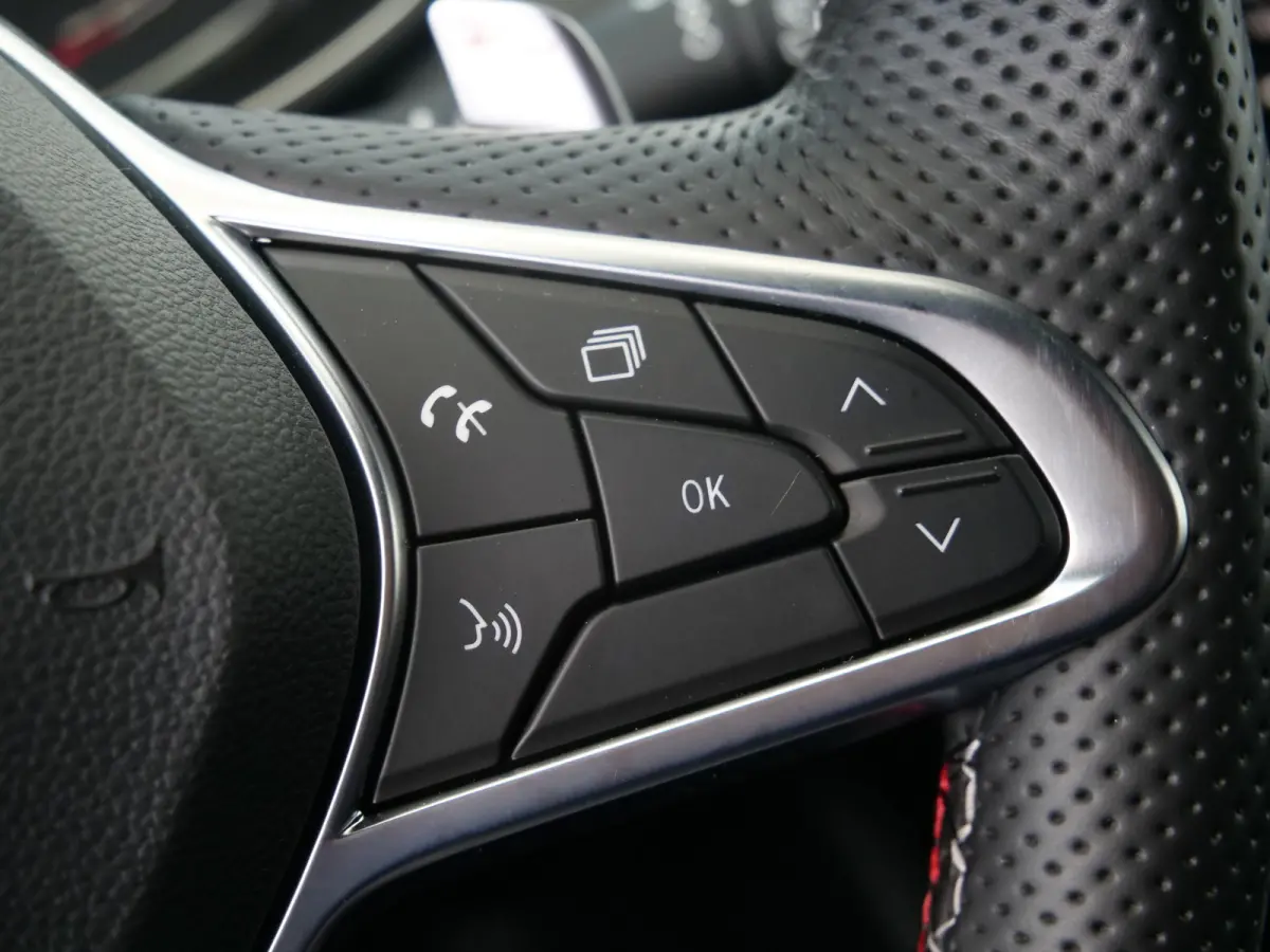 1.3 TCe R.S. Line 131 Pk Automaat DAB / Apple Carplay / Camera / Navi