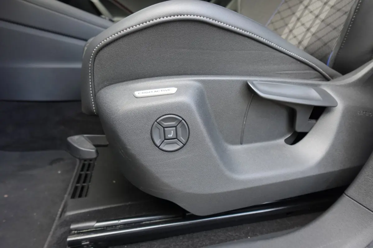 1.5 eTSI R-Line Business PANO KEYLESS H&K