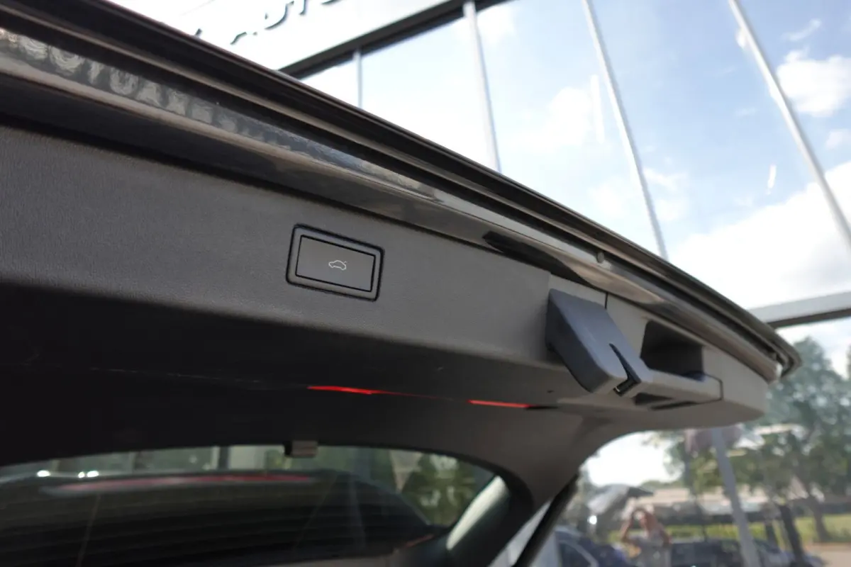 1.5 eTSI R-Line Business PANO KEYLESS H&K