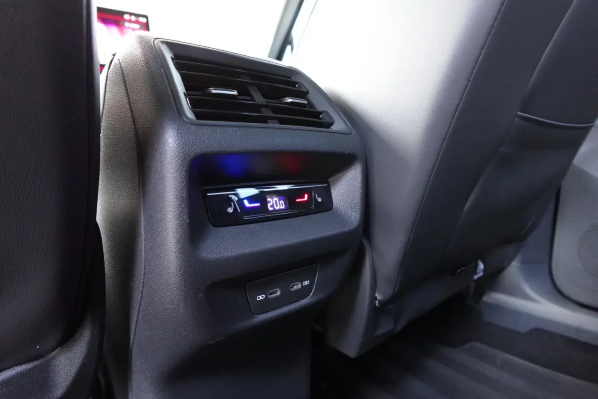 1.5 eTSI R-Line Business PANO KEYLESS H&K