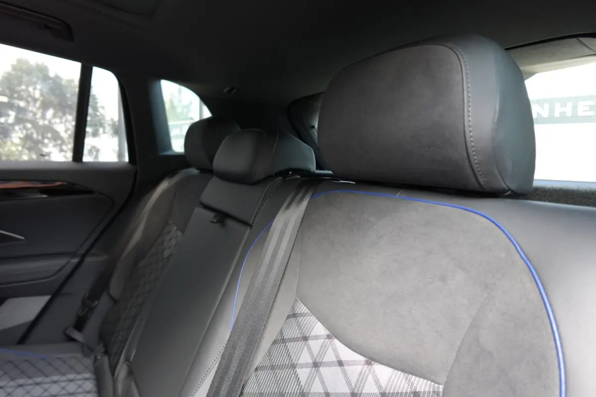 1.5 eTSI R-Line Business PANO KEYLESS H&K