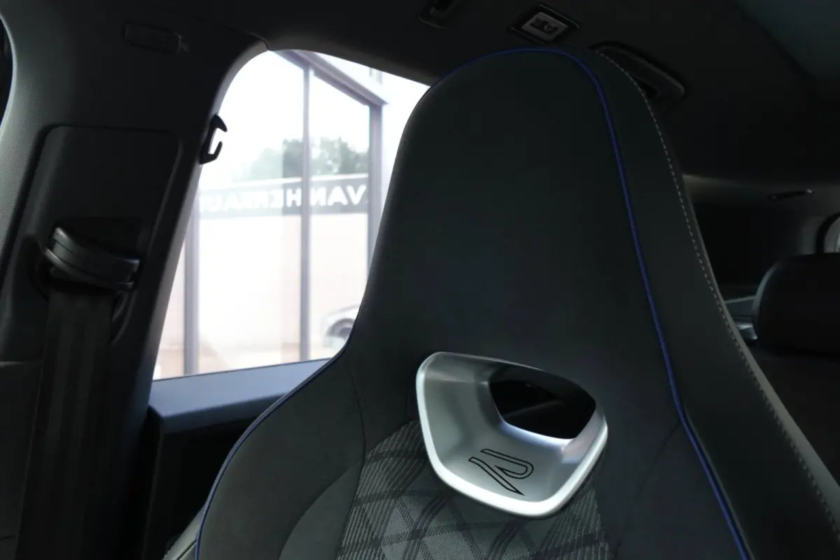 1.5 eTSI R-Line Business PANO KEYLESS H&K