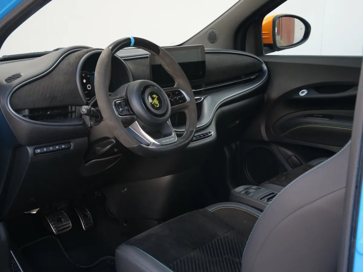 Abarth Turismo 42 kWh 155Pk Automaat Navigatie / LED / Panoramadak / Camera / SOH 95%