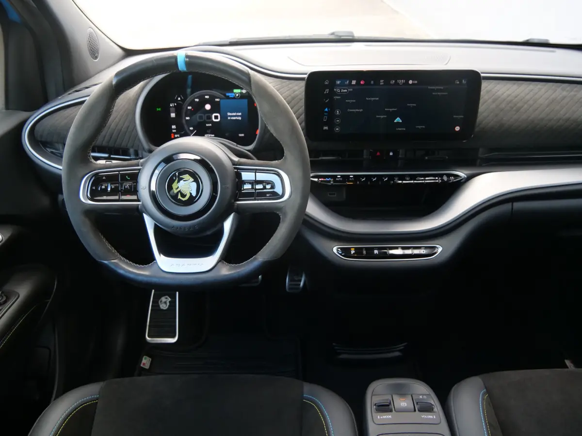 Abarth Turismo 42 kWh 155Pk Automaat Navigatie / LED / Panoramadak / Camera / SOH 95%