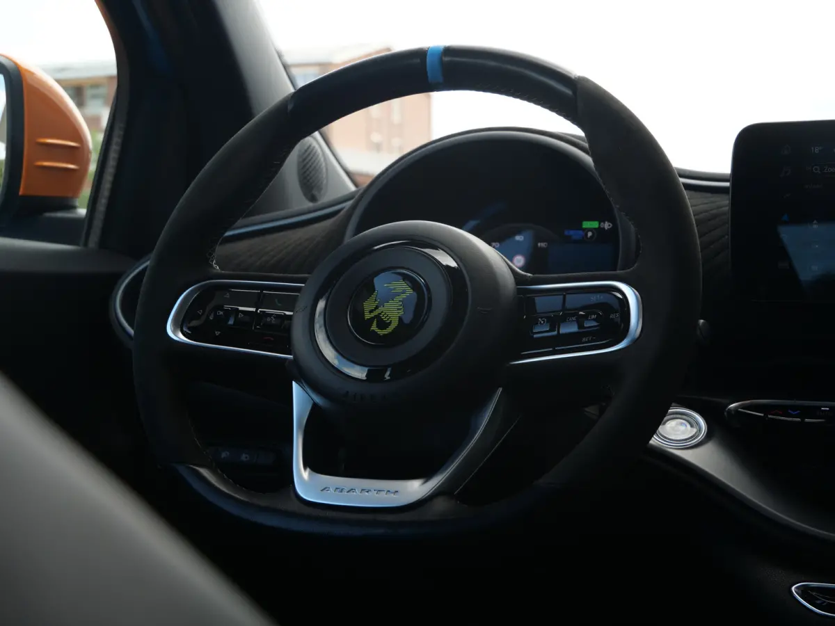 Abarth Turismo 42 kWh 155Pk Automaat Navigatie / LED / Panoramadak / Camera / SOH 95%