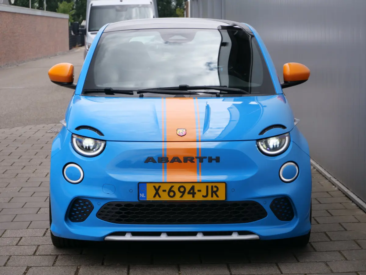 Abarth Turismo 42 kWh 155Pk Automaat Navigatie / LED / Panoramadak / Camera / SOH 95%
