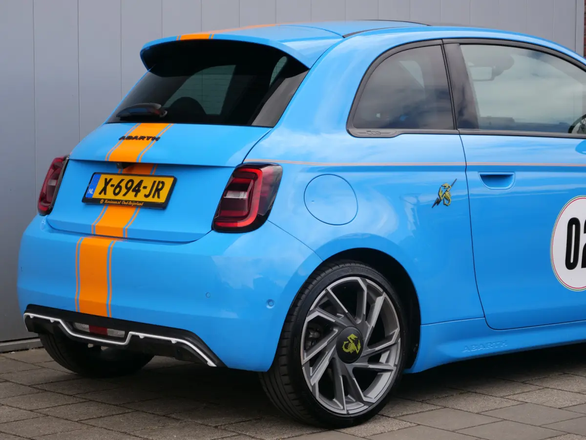 Abarth Turismo 42 kWh 155Pk Automaat Navigatie / LED / Panoramadak / Camera / SOH 95%