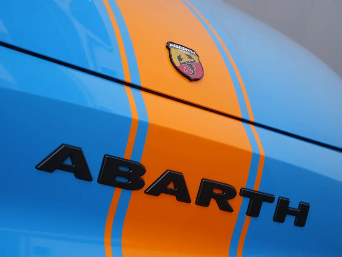 Abarth Turismo 42 kWh 155Pk Automaat Navigatie / LED / Panoramadak / Camera / SOH 95%