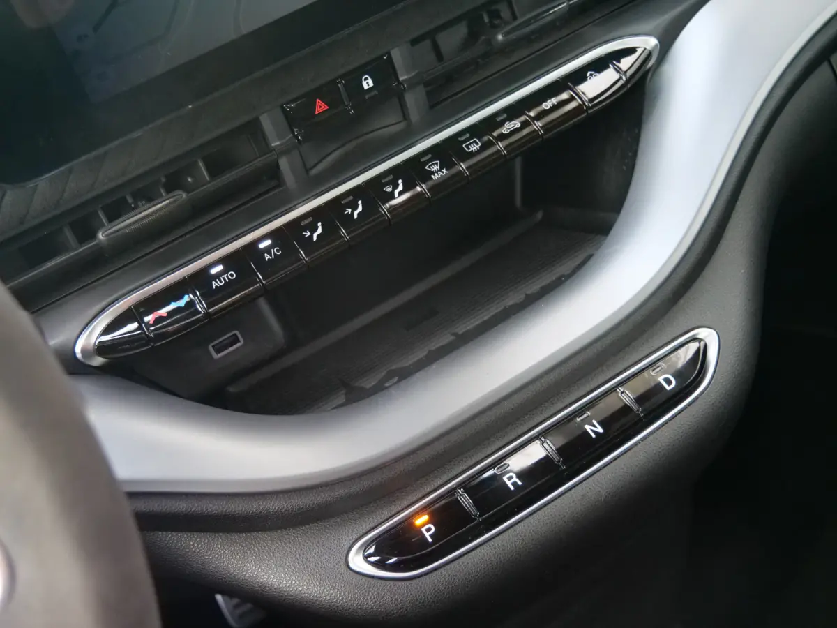 Abarth Turismo 42 kWh 155Pk Automaat Navigatie / LED / Panoramadak / Camera / SOH 95%