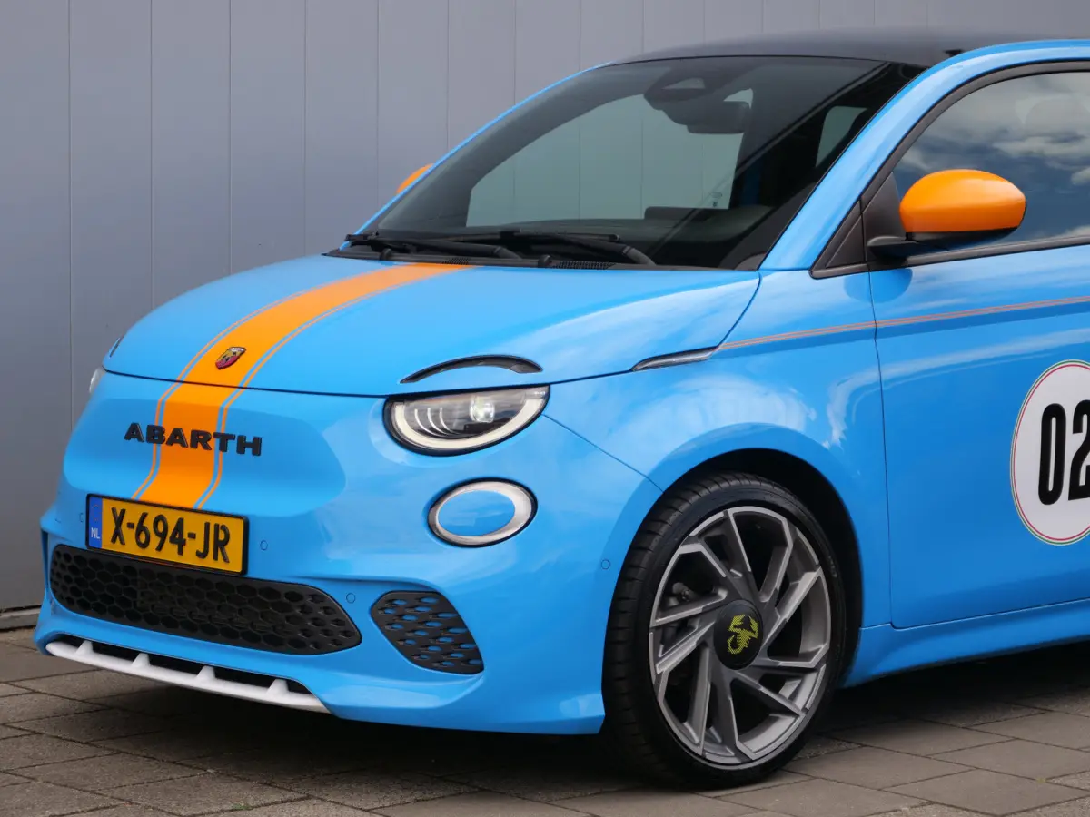 Abarth Turismo 42 kWh 155Pk Automaat Navigatie / LED / Panoramadak / Camera / SOH 95%