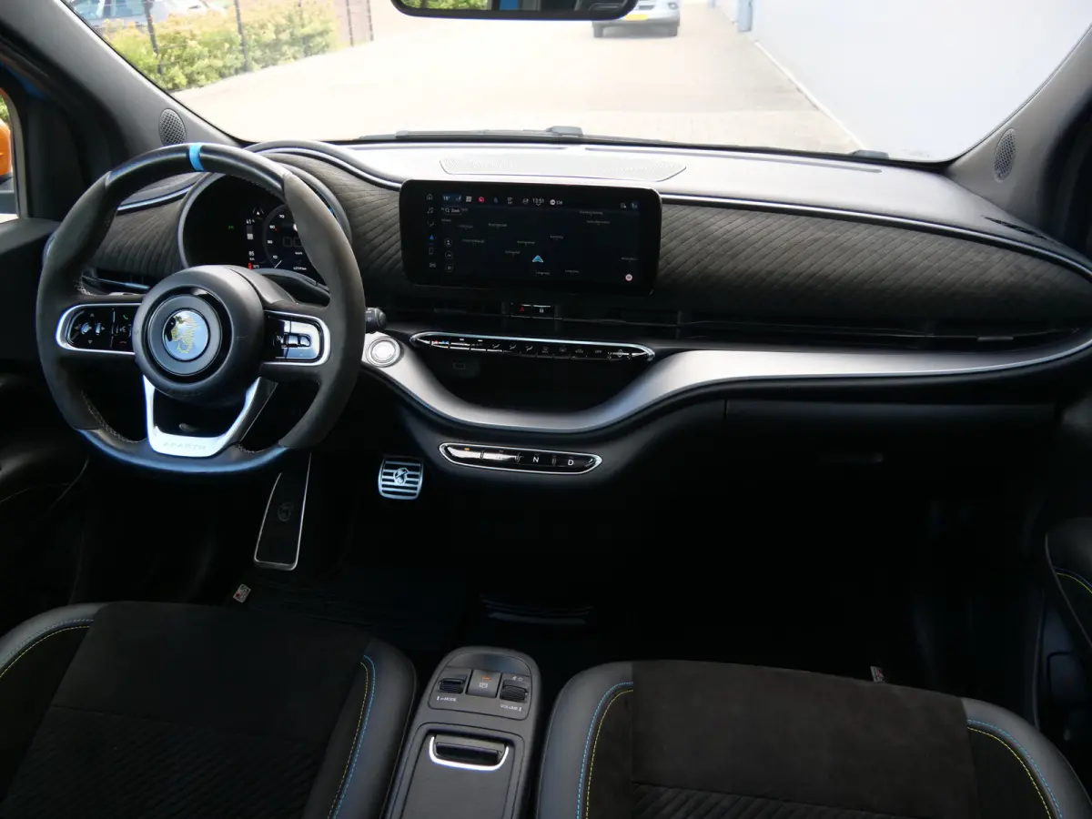 Abarth Turismo 42 kWh 155Pk Automaat Navigatie / LED / Panoramadak / Camera / SOH 95%