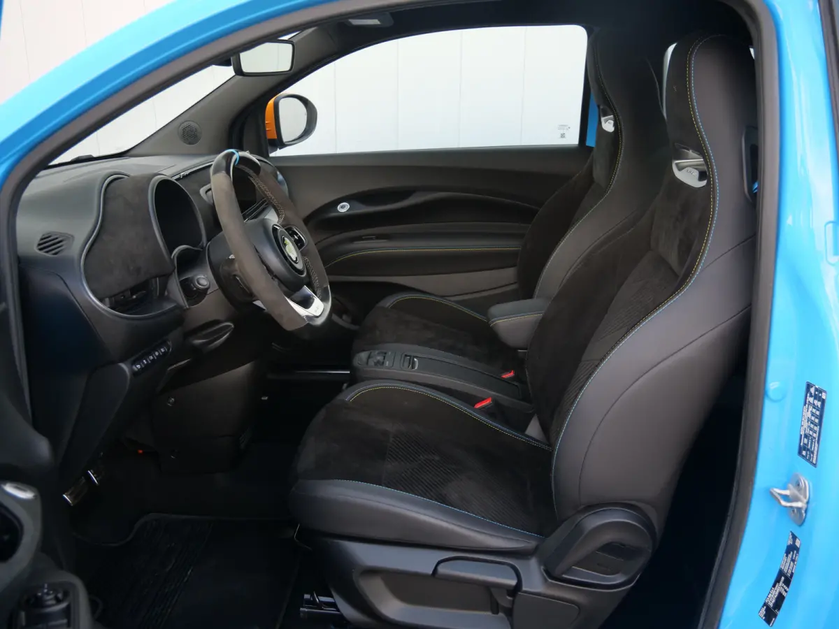 Abarth Turismo 42 kWh 155Pk Automaat Navigatie / LED / Panoramadak / Camera / SOH 95%
