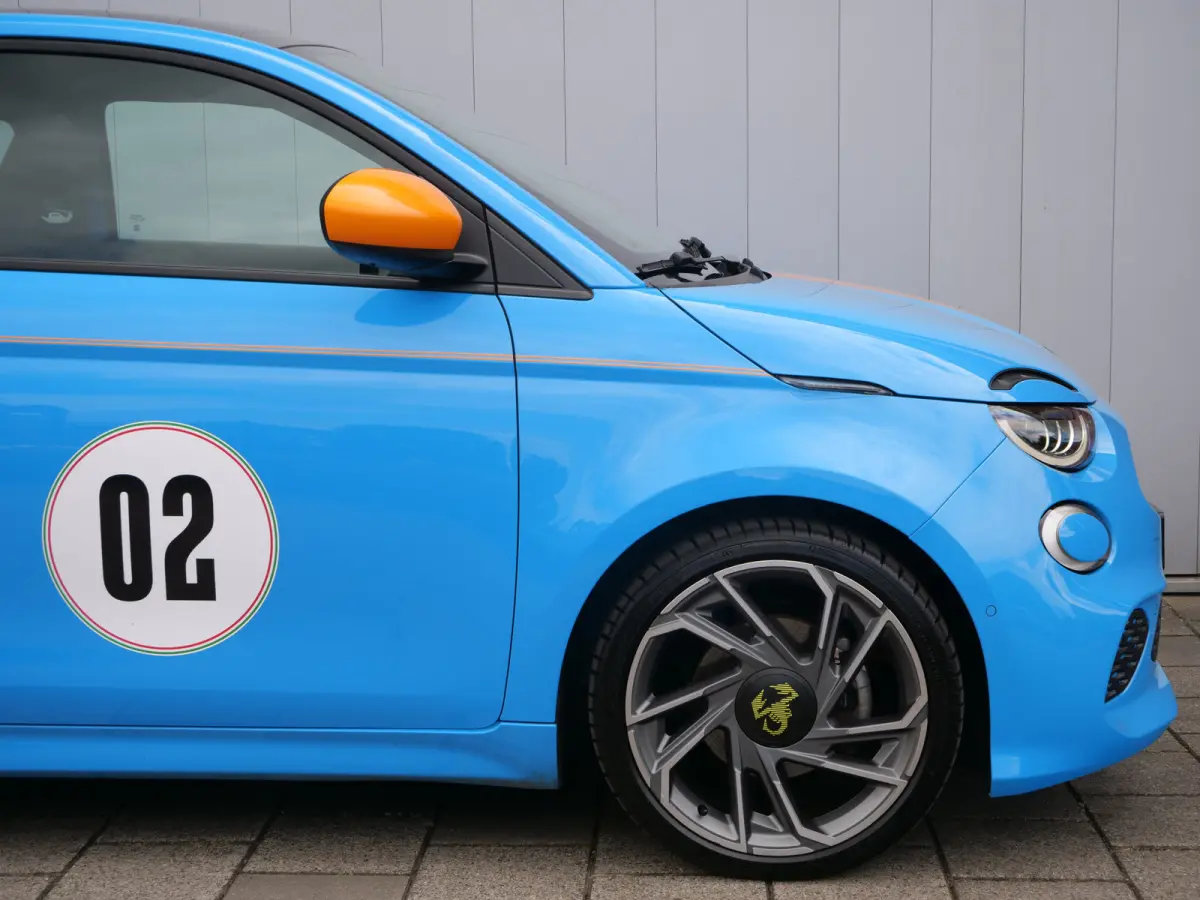 Abarth Turismo 42 kWh 155Pk Automaat Navigatie / LED / Panoramadak / Camera / SOH 95%