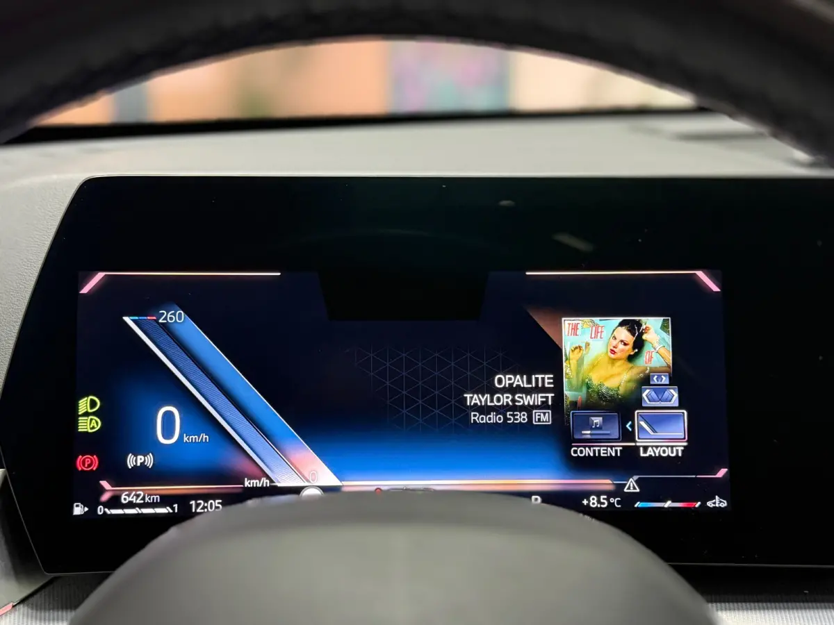 BMW sDrive20i M Sport Pano Sportstoelen ACC Trekhaak Navi LED Camera Carplay