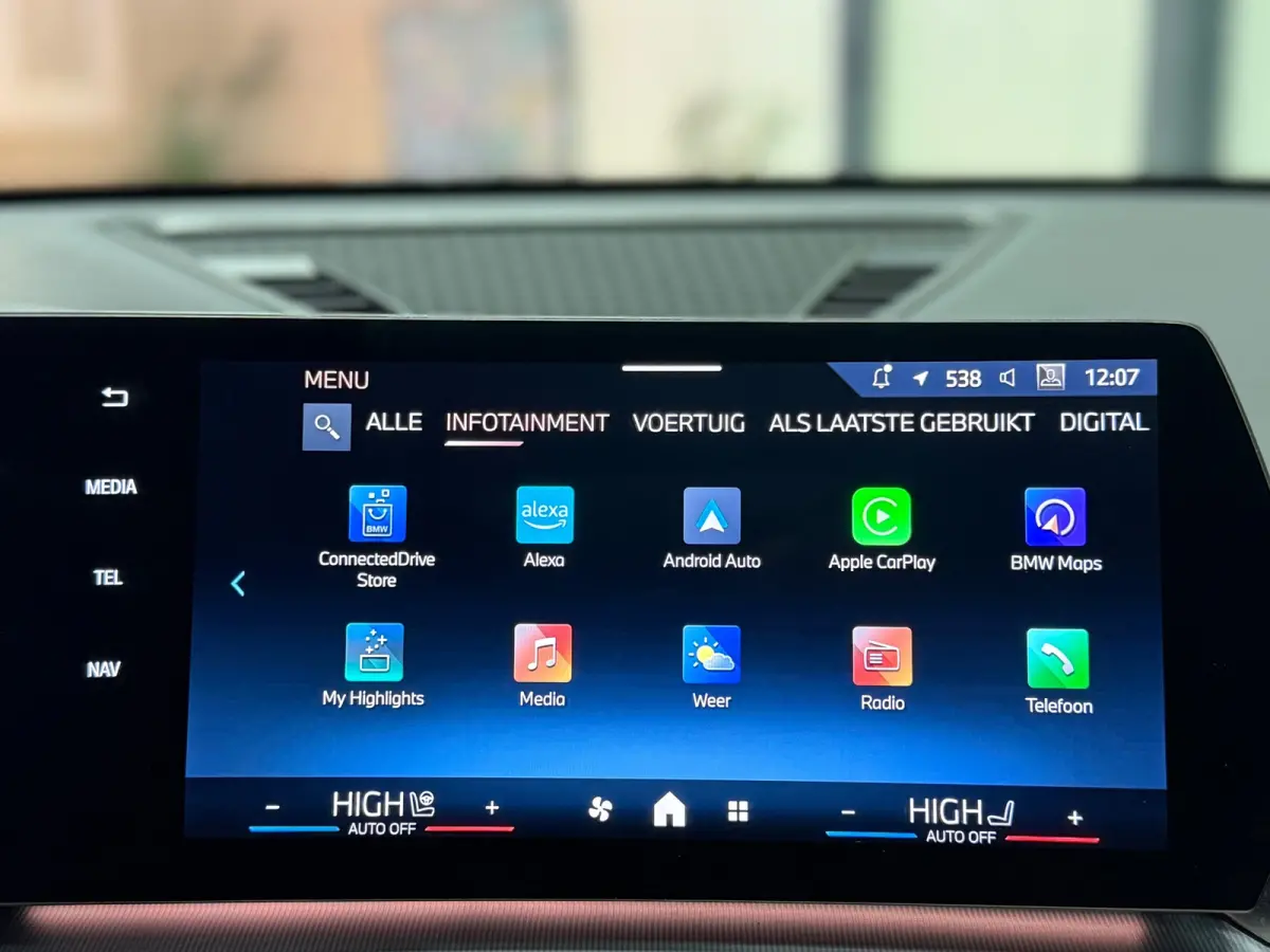 BMW sDrive20i M Sport Pano Sportstoelen ACC Trekhaak Navi LED Camera Carplay