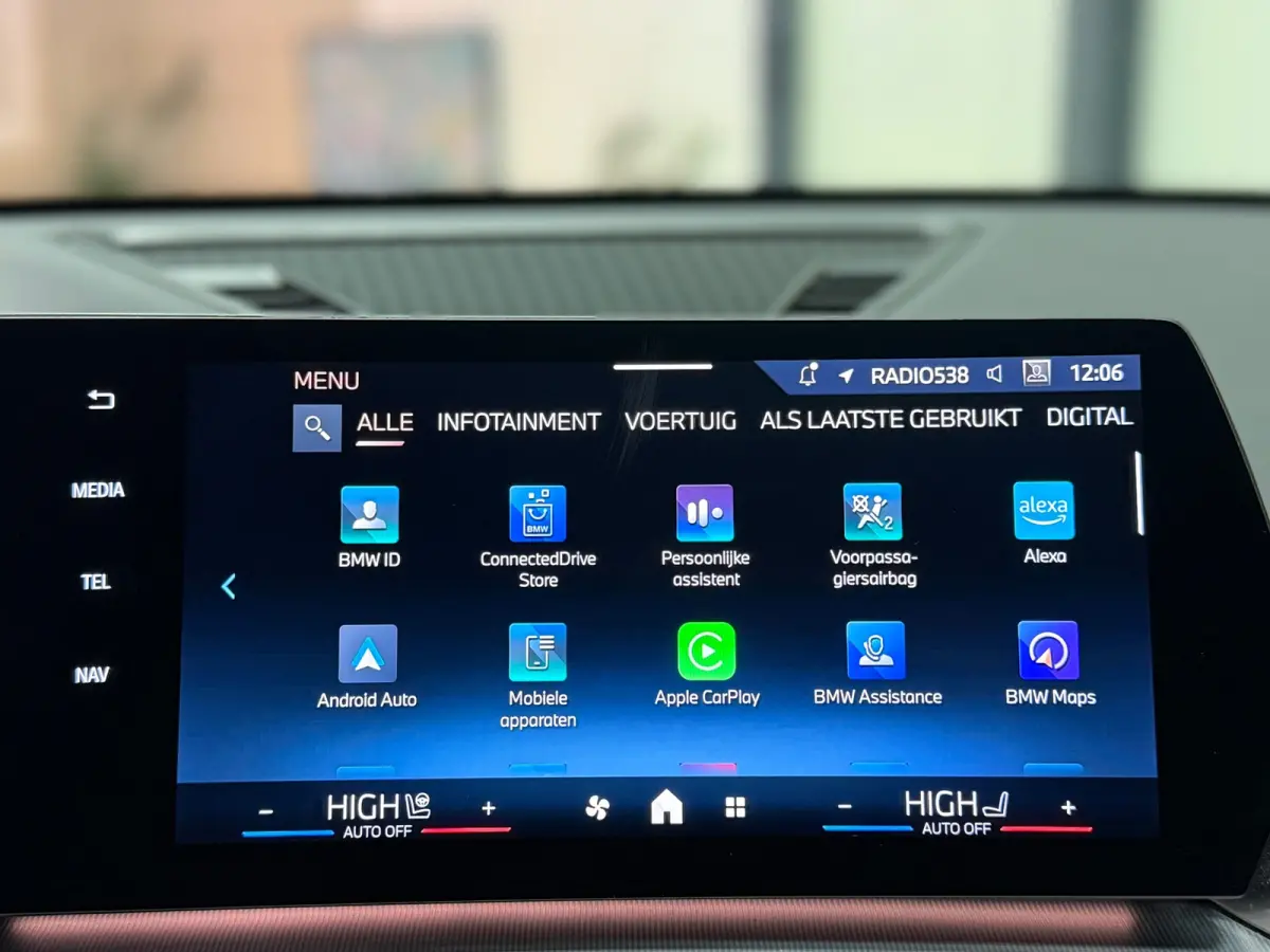 BMW sDrive20i M Sport Pano Sportstoelen ACC Trekhaak Navi LED Camera Carplay
