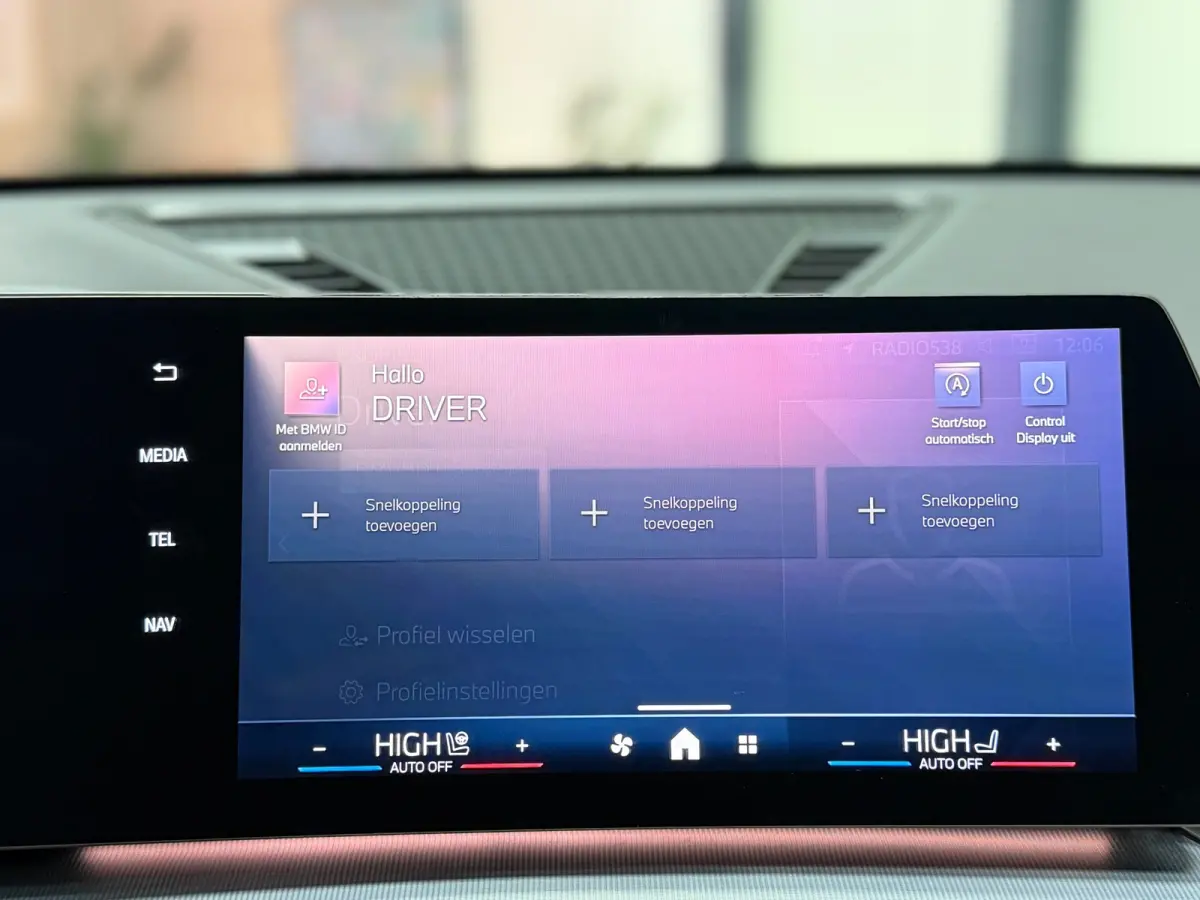 BMW sDrive20i M Sport Pano Sportstoelen ACC Trekhaak Navi LED Camera Carplay
