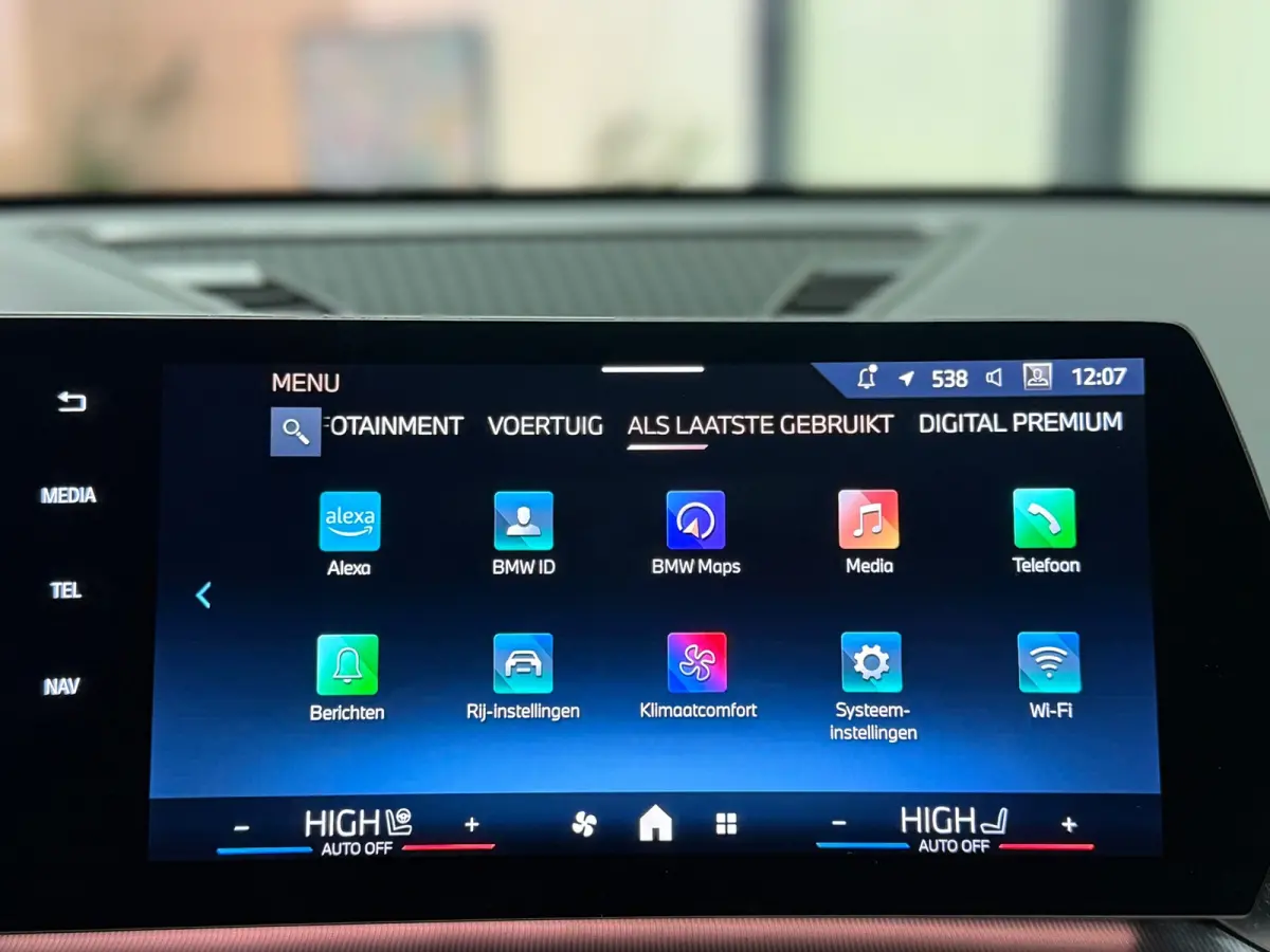 BMW sDrive20i M Sport Pano Sportstoelen ACC Trekhaak Navi LED Camera Carplay