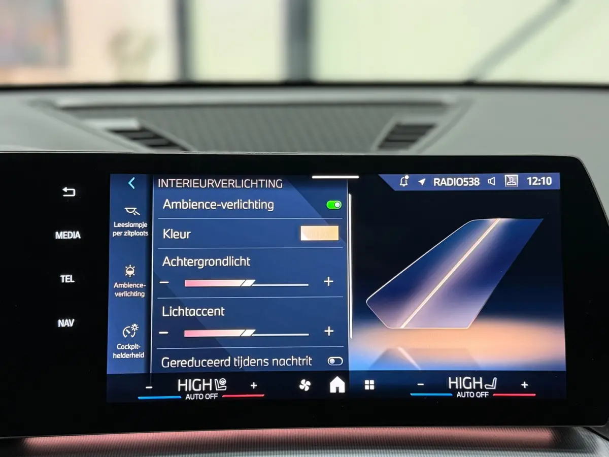 BMW sDrive20i M Sport Pano Sportstoelen ACC Trekhaak Navi LED Camera Carplay