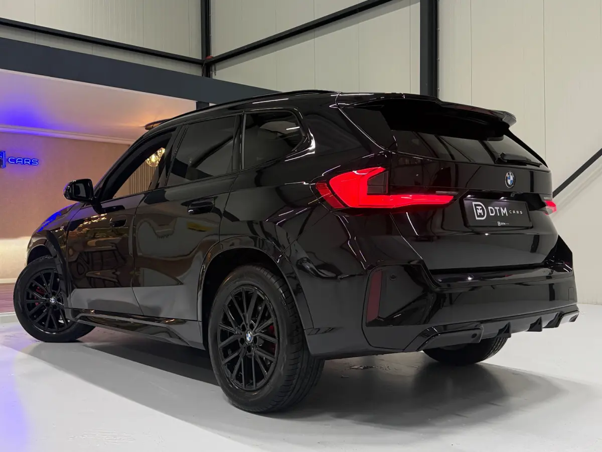 BMW sDrive20i M Sport Pano Sportstoelen ACC Trekhaak Navi LED Camera Carplay