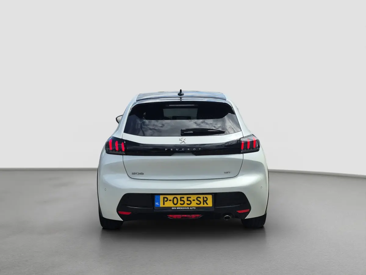 1.2 PureTech GT Pack Panoramadak | Stoelverwarming | Keyless | Full LED | Camera | Full map navigatie | Carplay/android auto |