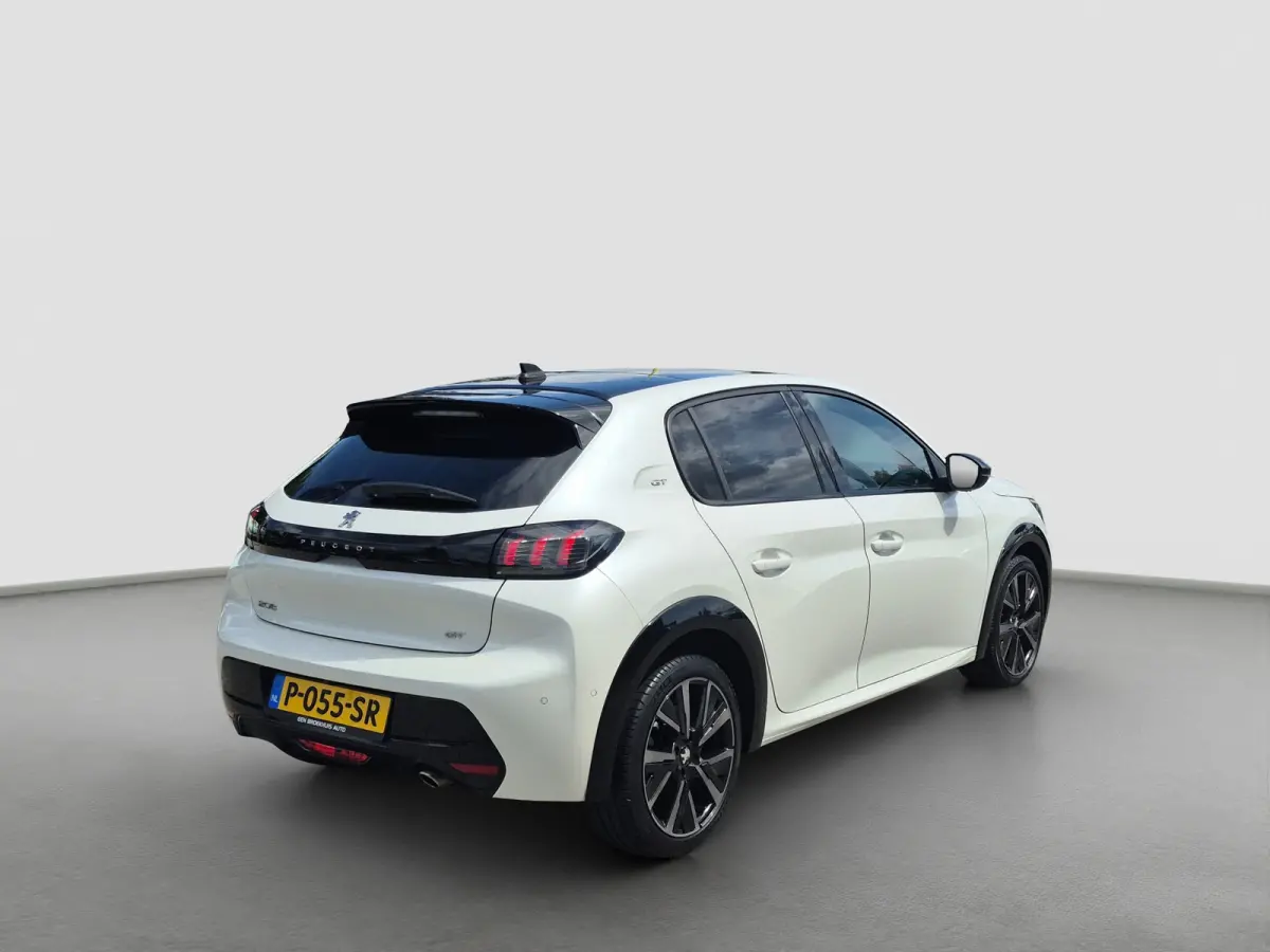 1.2 PureTech GT Pack Panoramadak | Stoelverwarming | Keyless | Full LED | Camera | Full map navigatie | Carplay/android auto |