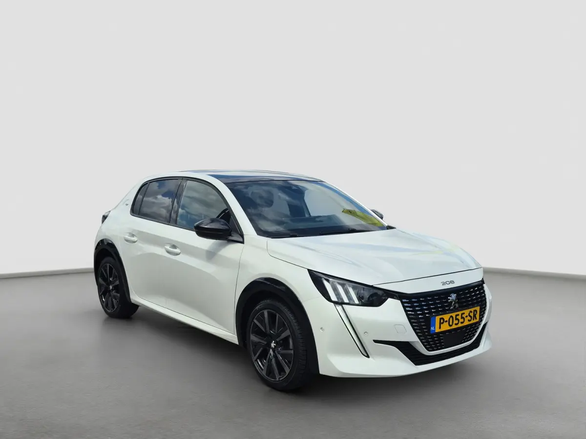 1.2 PureTech GT Pack Panoramadak | Stoelverwarming | Keyless | Full LED | Camera | Full map navigatie | Carplay/android auto |