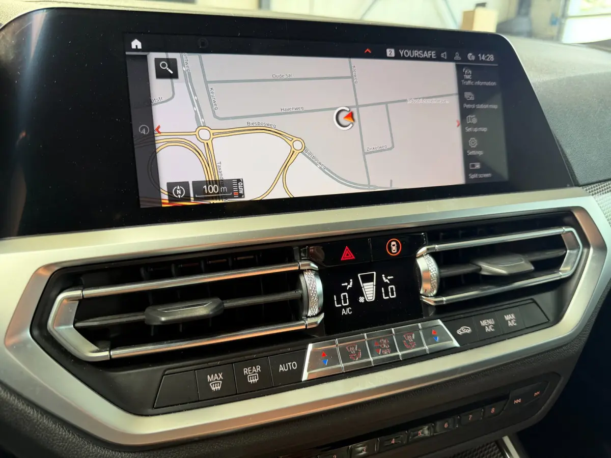 330i xDrive M-Sport(Goed OndH, Performance pakket, Camera, Navi Pro, Climate Con, Digitale Dash, Etc)