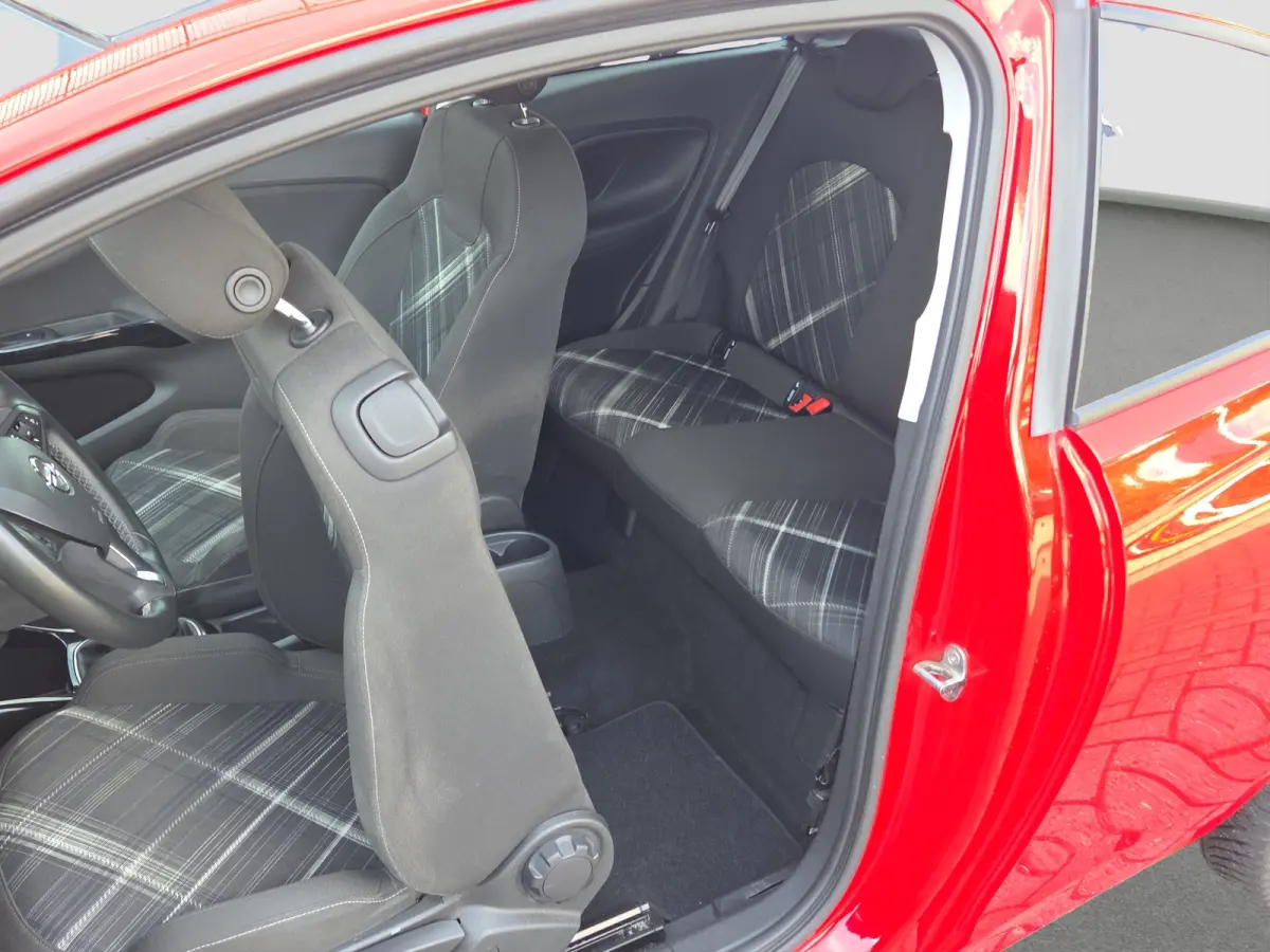 1.4 Cosmo Black pack | Parkeersensoren | Airco | Lage kmstand! |