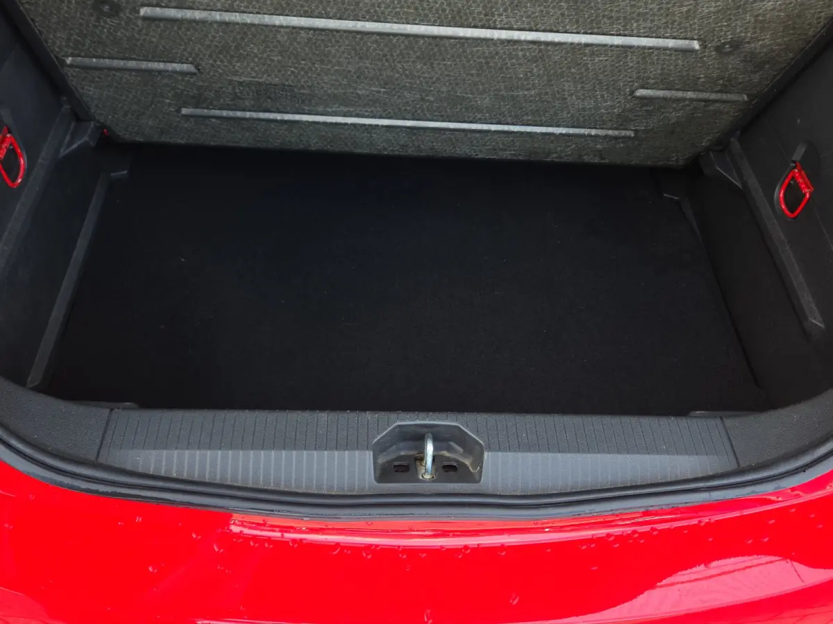 1.4 Cosmo Black pack | Parkeersensoren | Airco | Lage kmstand! |