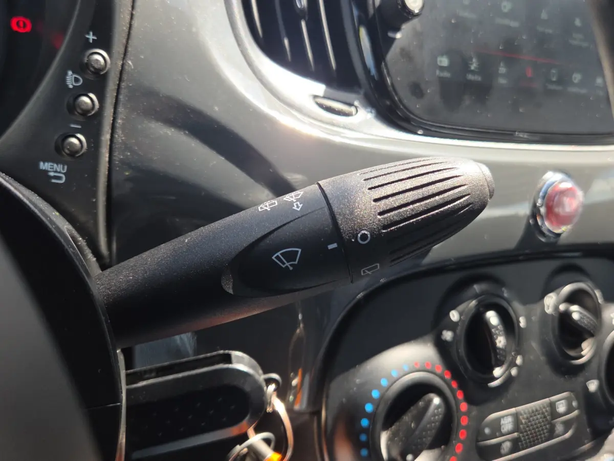 1.0 Hybrid Full map navigatie | Carplay/android auto | Parkeersensoren | DAB | Airco | Lm velgen |