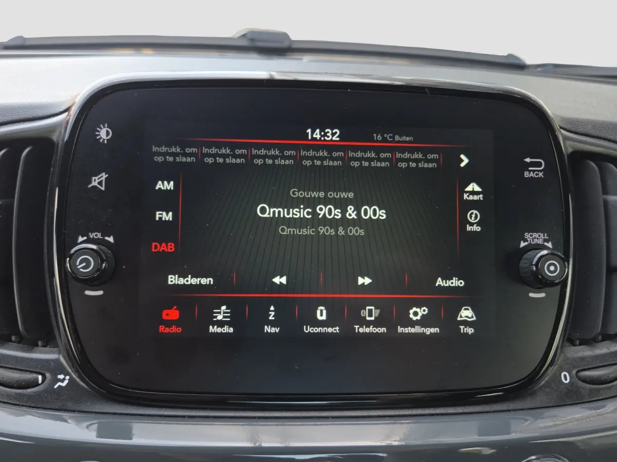 1.0 Hybrid Full map navigatie | Carplay/android auto | Parkeersensoren | DAB | Airco | Lm velgen |