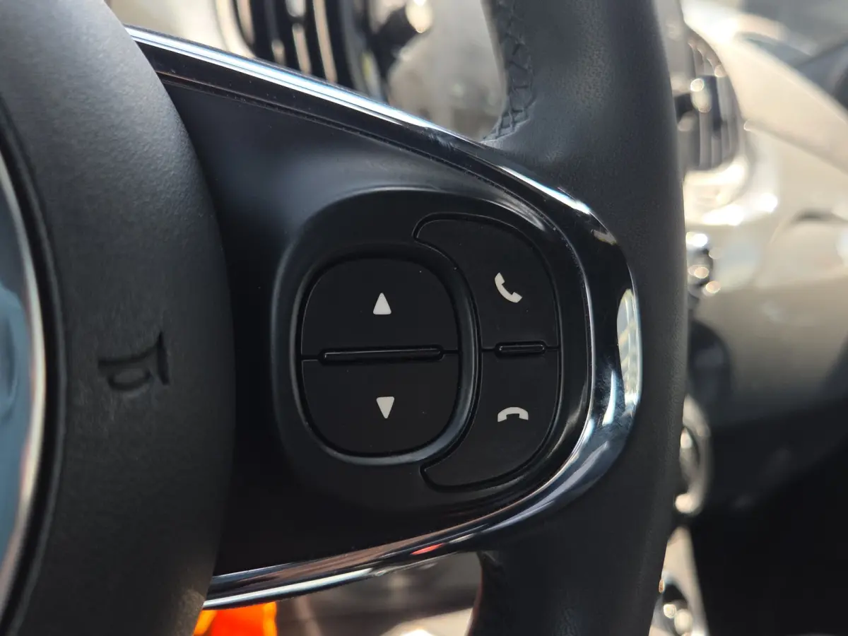1.0 Hybrid Full map navigatie | Carplay/android auto | Parkeersensoren | DAB | Airco | Lm velgen |