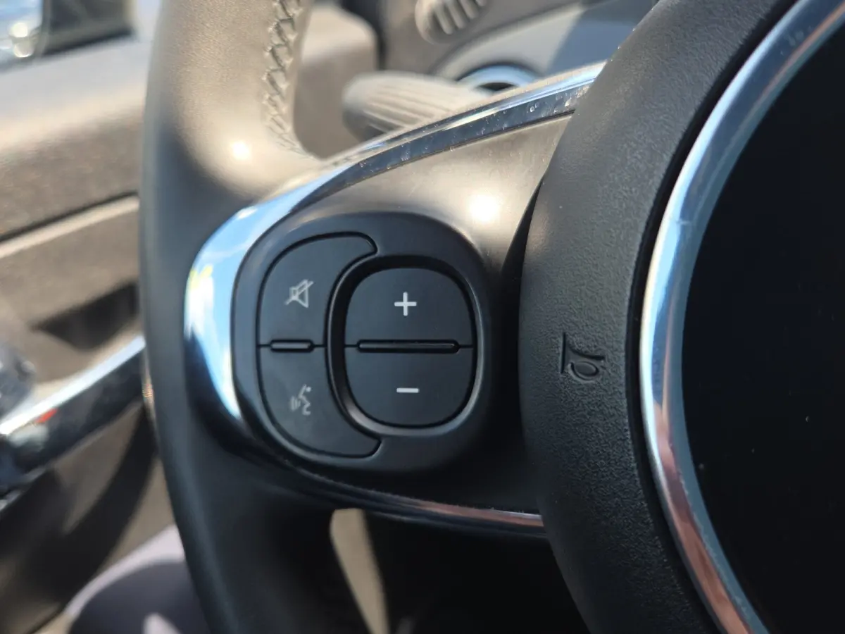 1.0 Hybrid Full map navigatie | Carplay/android auto | Parkeersensoren | DAB | Airco | Lm velgen |