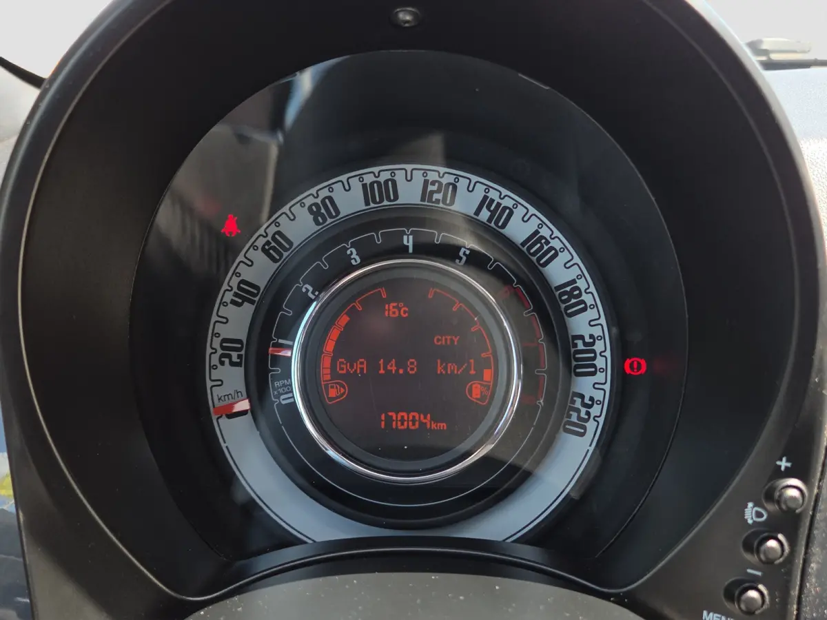 1.0 Hybrid Full map navigatie | Carplay/android auto | Parkeersensoren | DAB | Airco | Lm velgen |