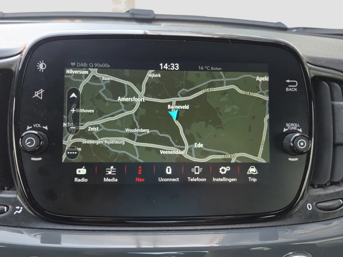 1.0 Hybrid Full map navigatie | Carplay/android auto | Parkeersensoren | DAB | Airco | Lm velgen |