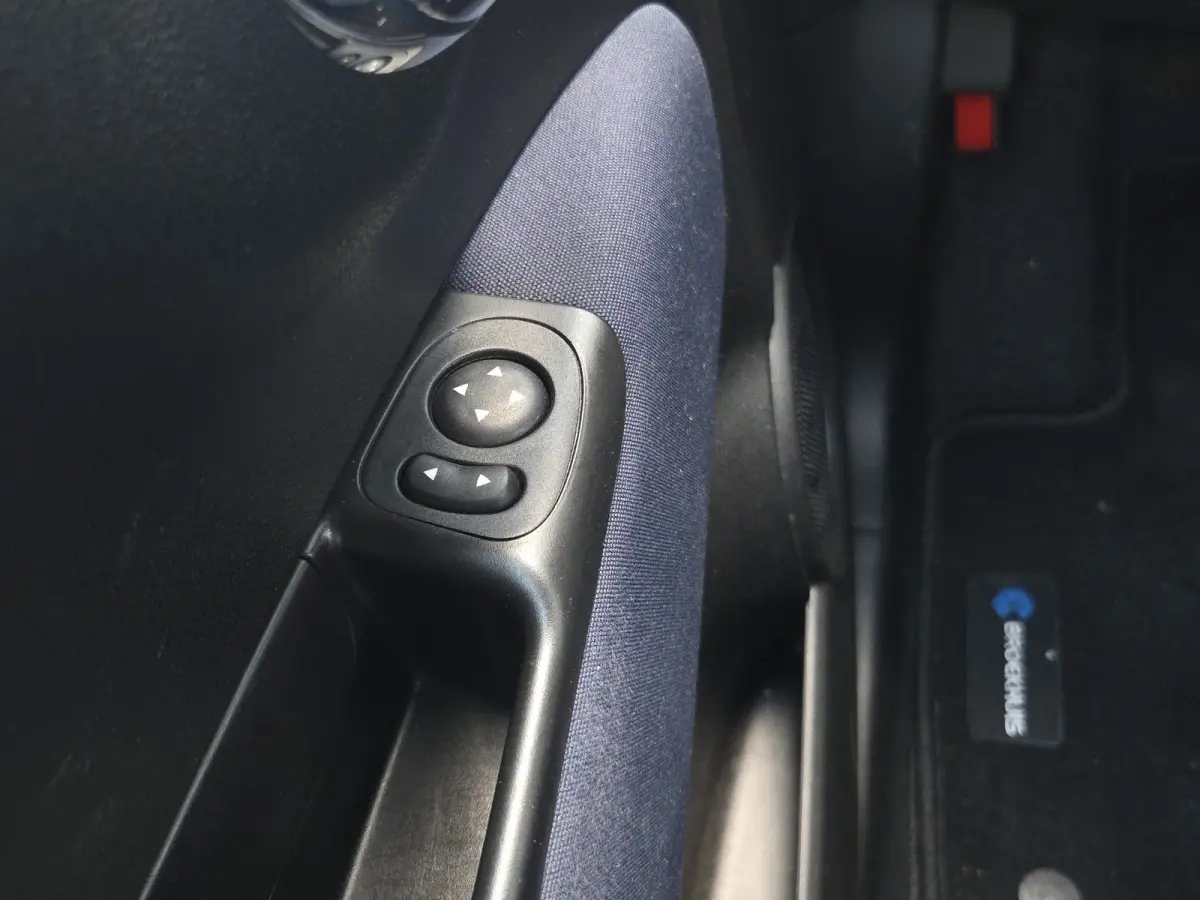 1.0 Hybrid Full map navigatie | Carplay/android auto | Parkeersensoren | DAB | Airco | Lm velgen |