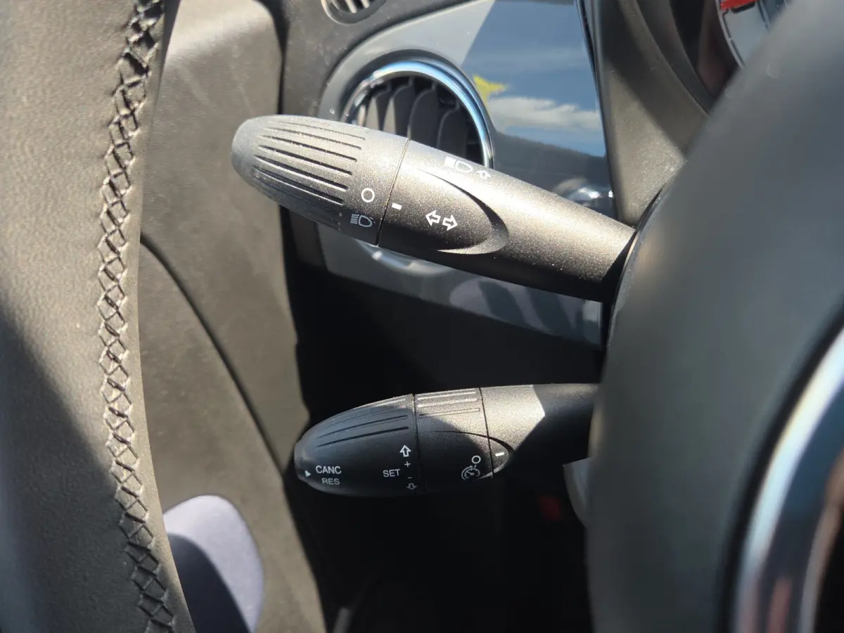 1.0 Hybrid Full map navigatie | Carplay/android auto | Parkeersensoren | DAB | Airco | Lm velgen |