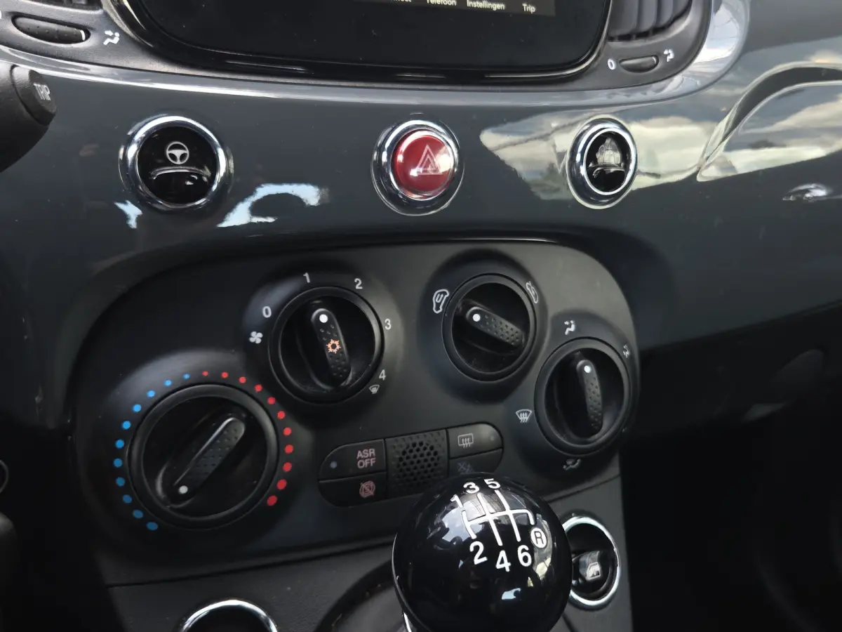 1.0 Hybrid Full map navigatie | Carplay/android auto | Parkeersensoren | DAB | Airco | Lm velgen |
