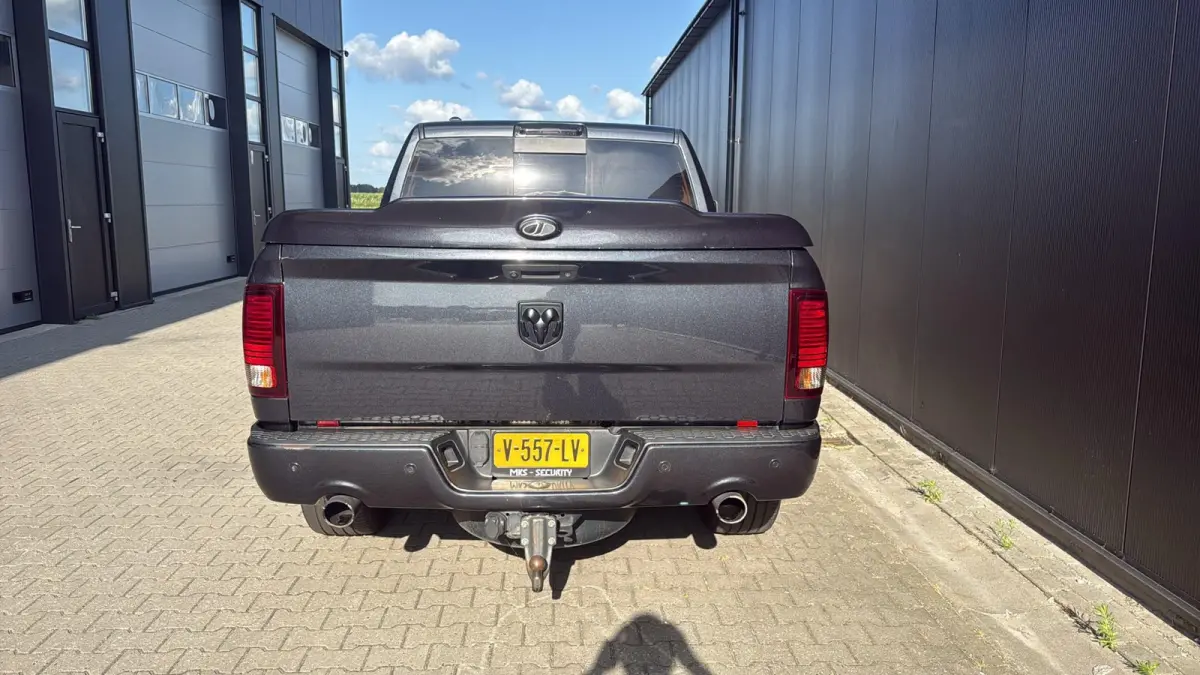 1500 5.7 V8 4x4 Crew Cab 5'7 Bedcover goed onderhouden!