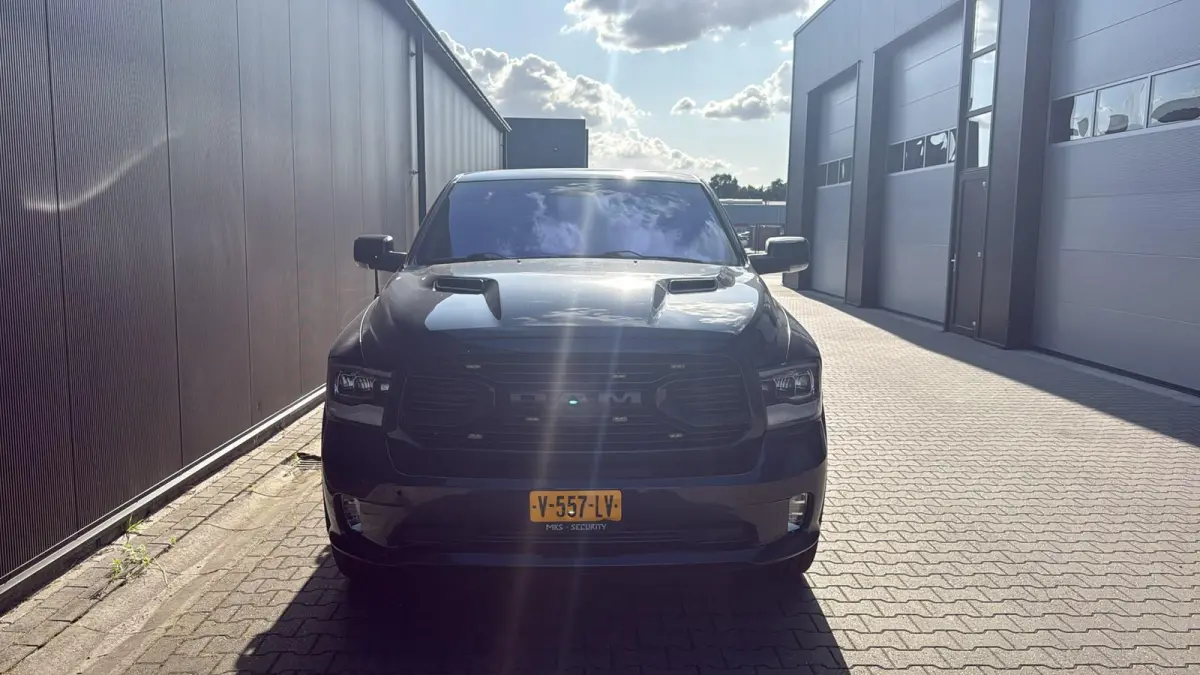 1500 5.7 V8 4x4 Crew Cab 5'7 Bedcover goed onderhouden!