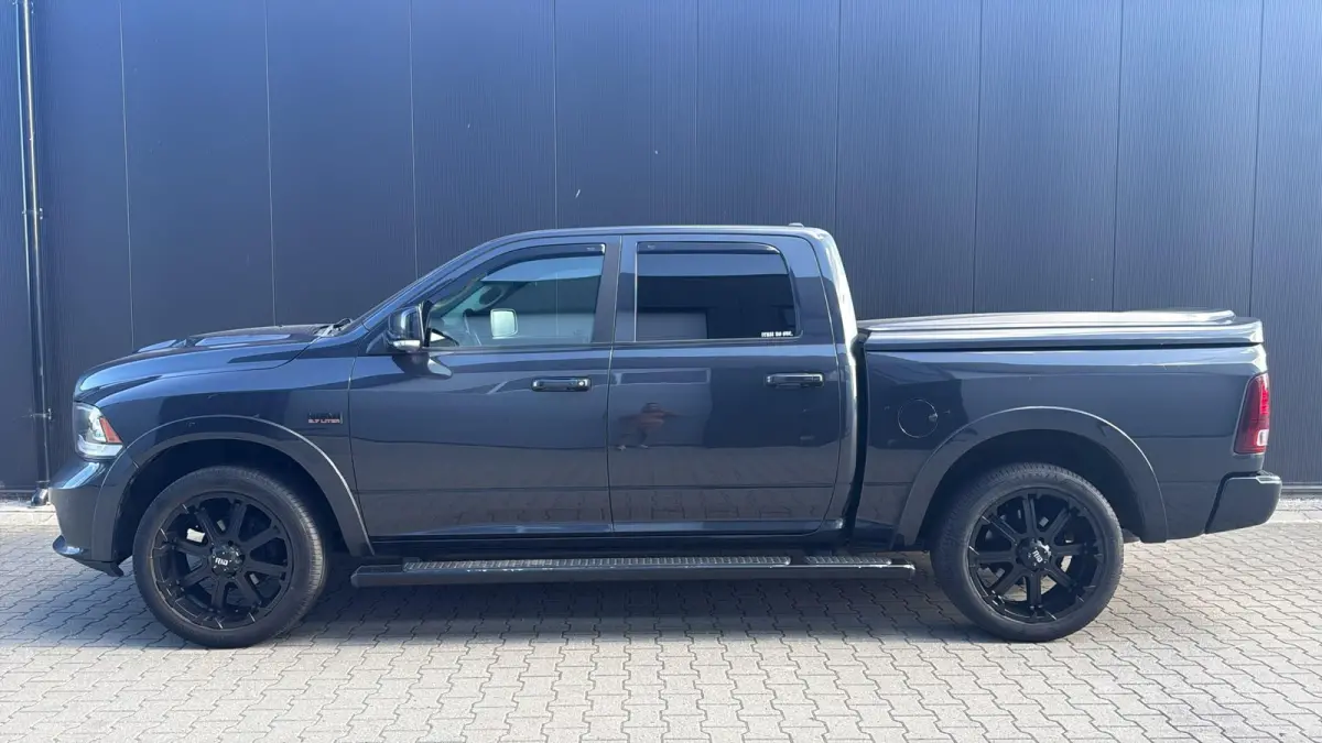 1500 5.7 V8 4x4 Crew Cab 5'7 Bedcover goed onderhouden!