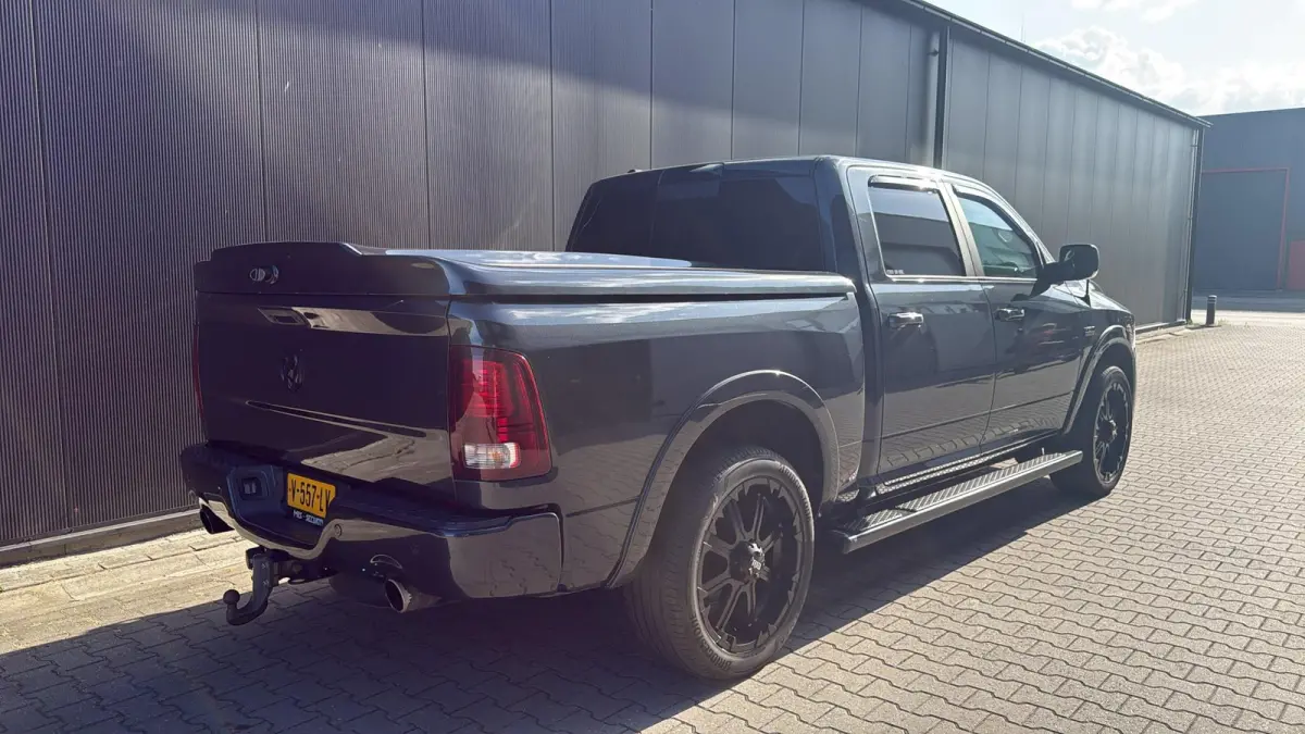 1500 5.7 V8 4x4 Crew Cab 5'7 Bedcover goed onderhouden!