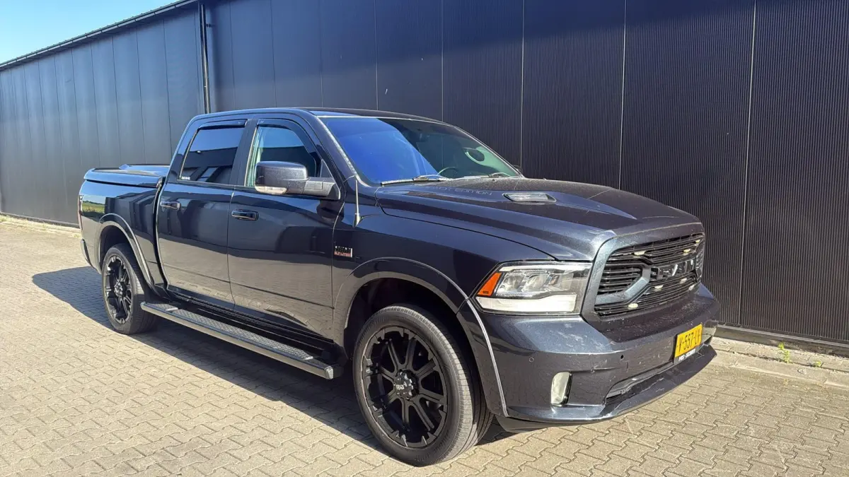 1500 5.7 V8 4x4 Crew Cab 5'7 Bedcover goed onderhouden!