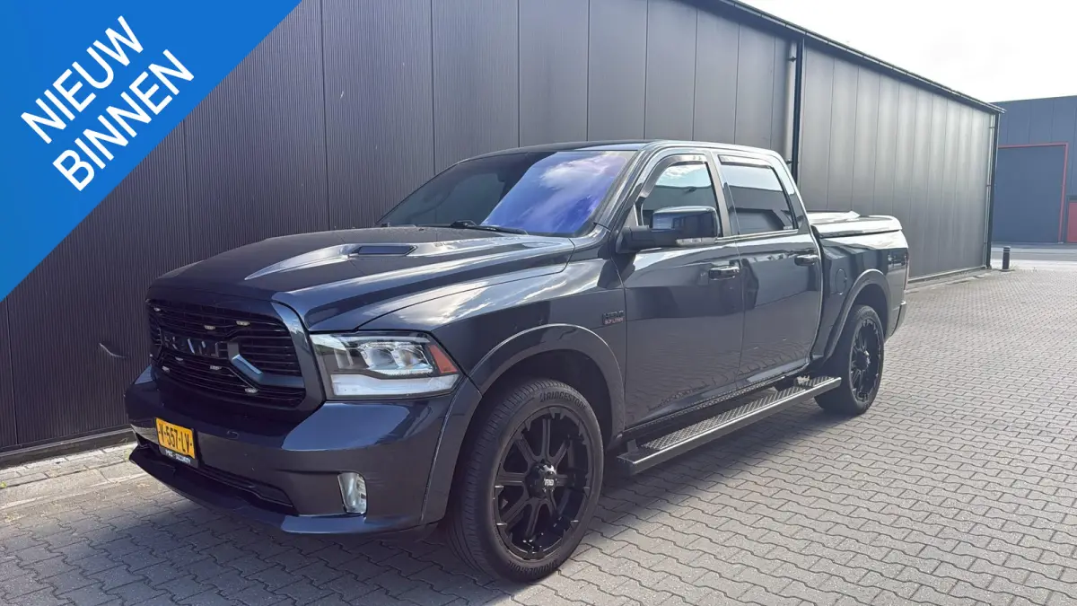 1500 5.7 V8 4x4 Crew Cab 5'7 Bedcover goed onderhouden!
