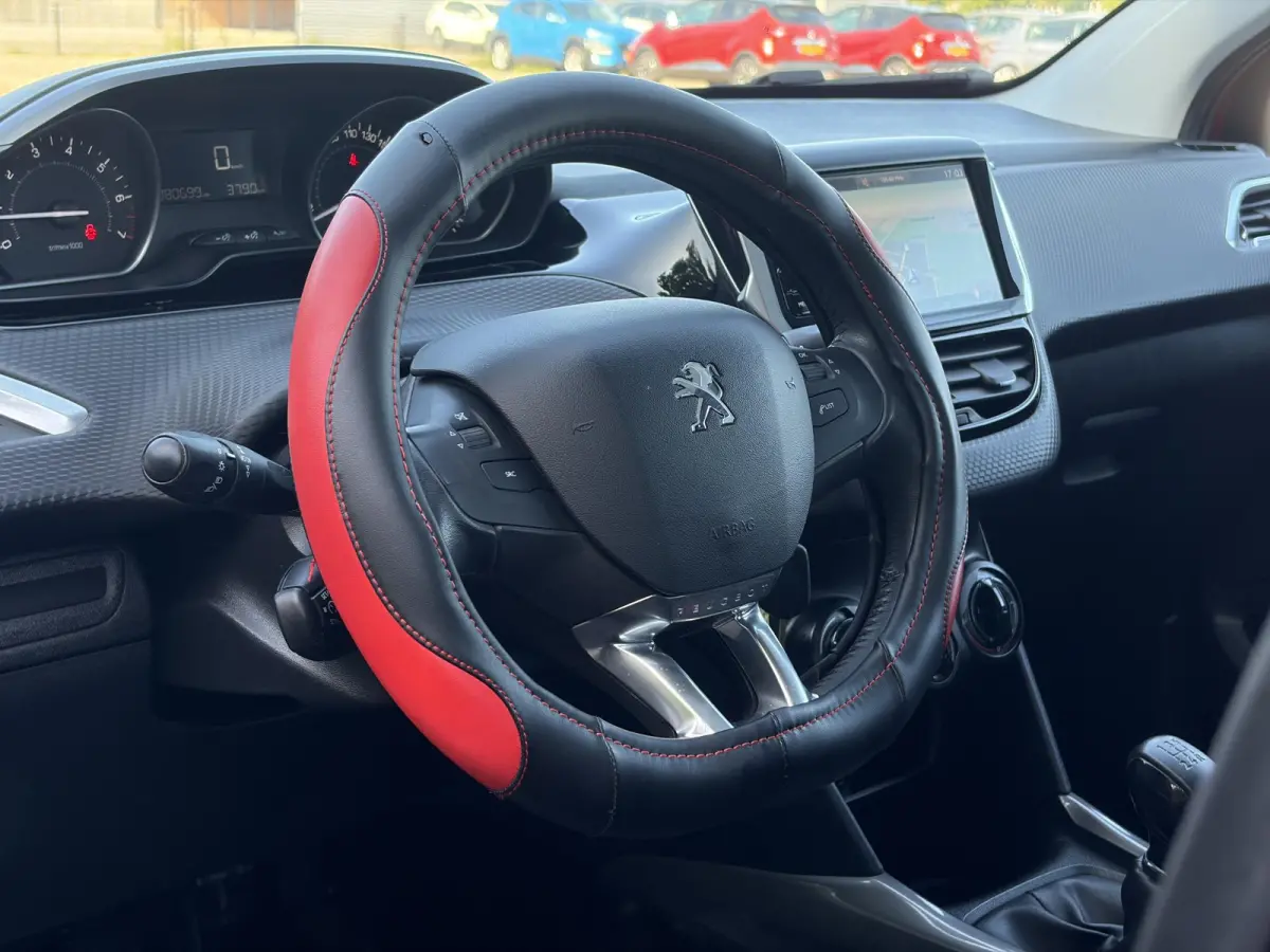 1.2 PureTech Blue Lion Pano,110pk,Navi,Carplay,Airco,Cruise,Pdc,Lm velgen,N.A.P,Apk tot 11-2026