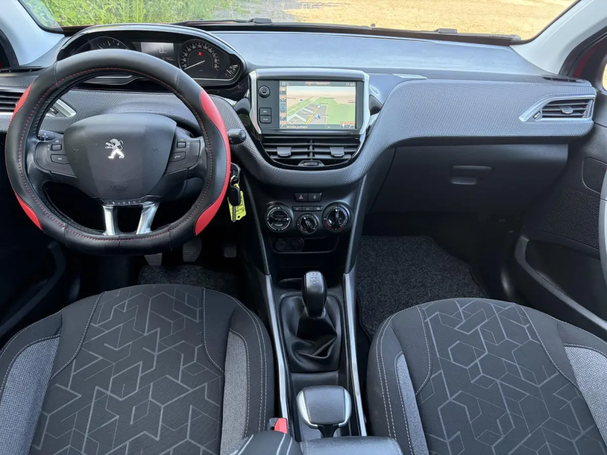1.2 PureTech Blue Lion Pano,110pk,Navi,Carplay,Airco,Cruise,Pdc,Lm velgen,N.A.P,Apk tot 11-2026
